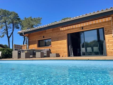 Maison En Bois Moderne Et Spacieuse Avec Piscine Villa Soustons Exterior photo